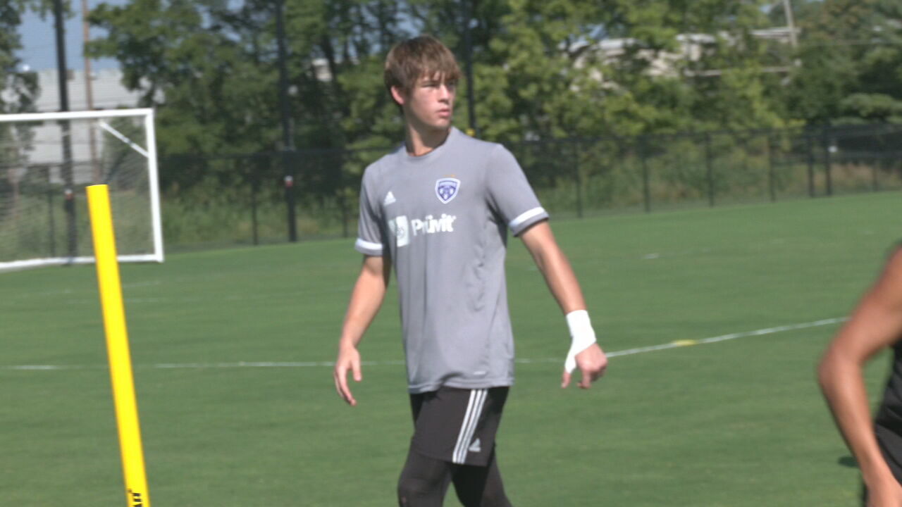Alex Kron en la práctica de LouCity.jpeg